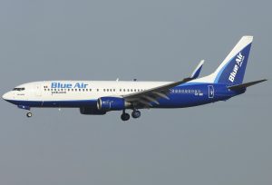 Boeing_737-800,_Blue_Air