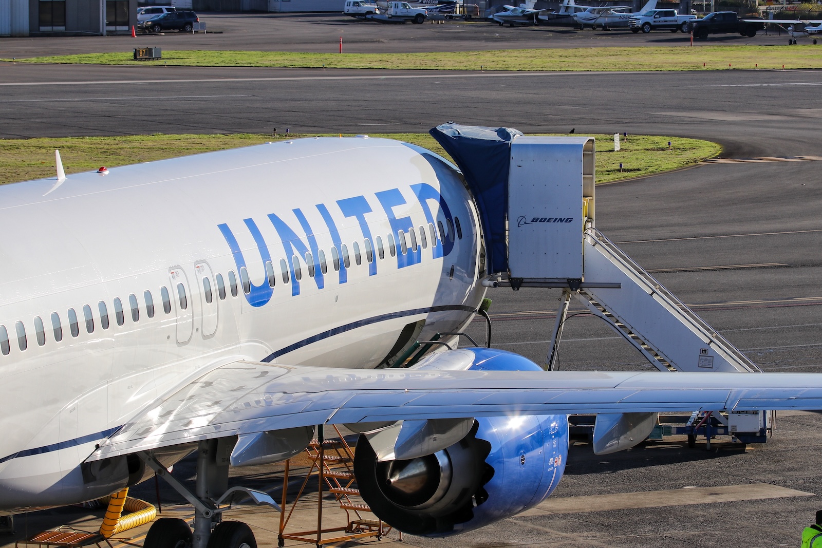 United 737 MAX 9