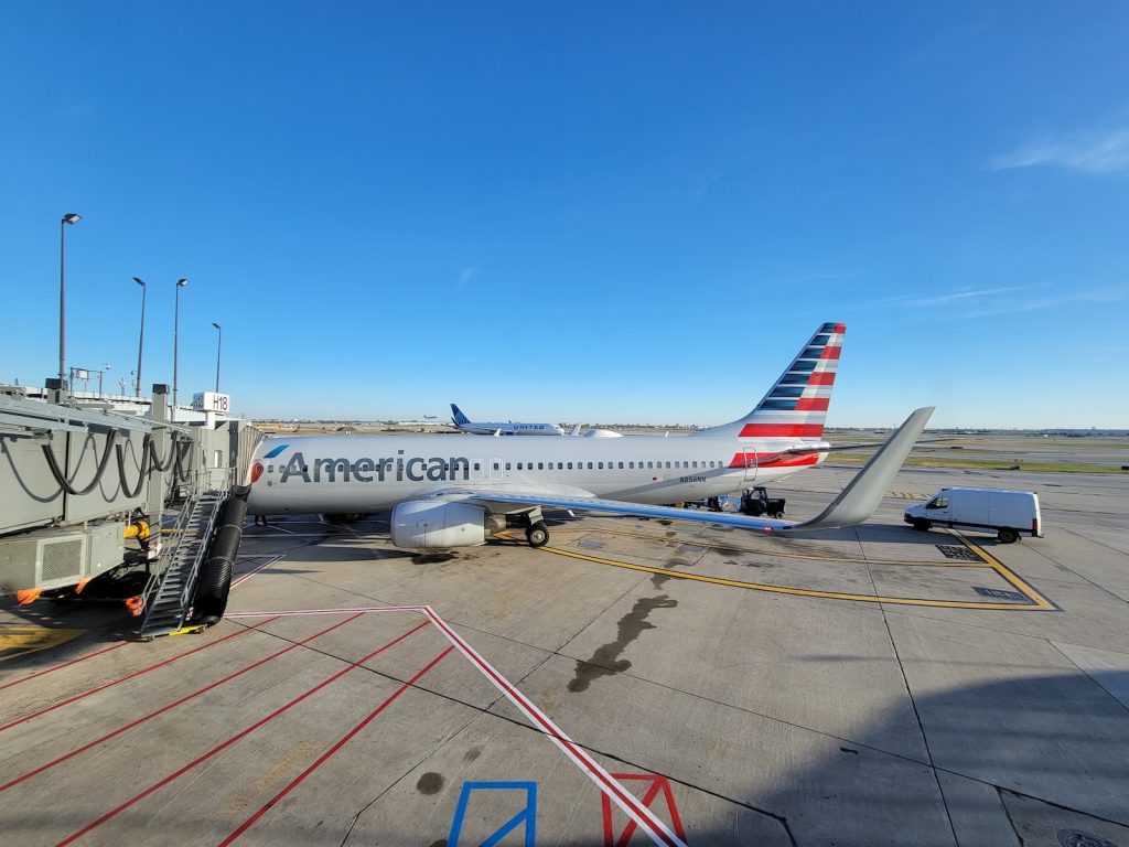 American 737-800