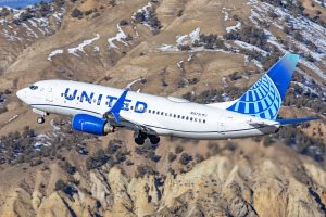 A United 737-700 in Vail