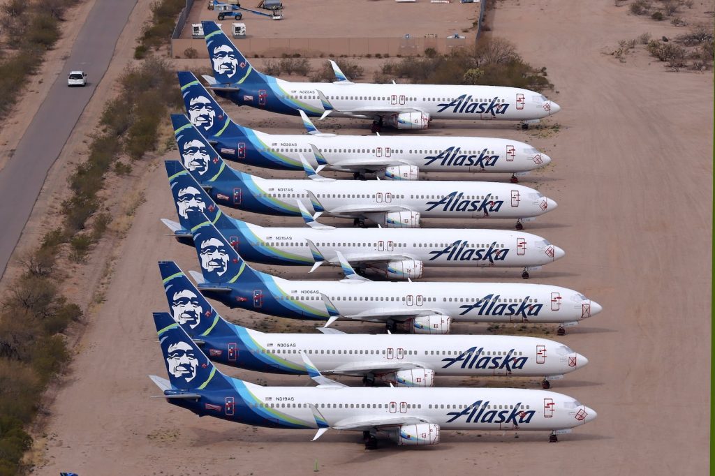 Alaska 737-900s in storage