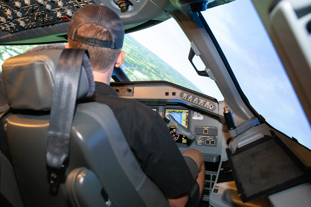 Envoy Air Marks National Aviation Day with Simulator Event