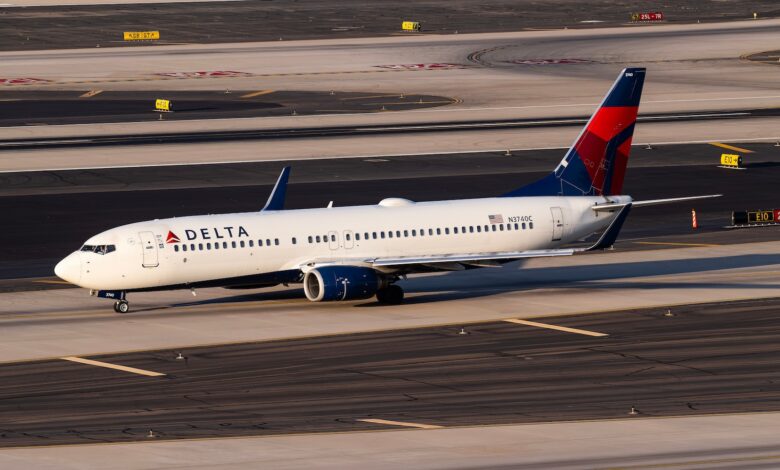 A Delta 737-800