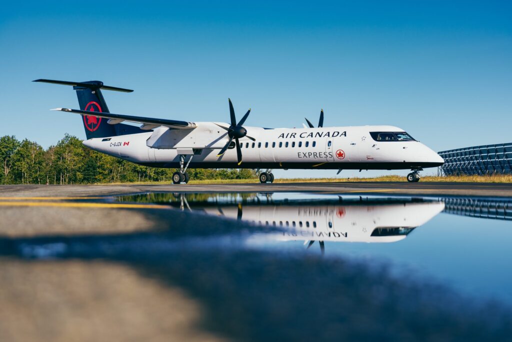 De Havilland Dash 8-400 aircraft