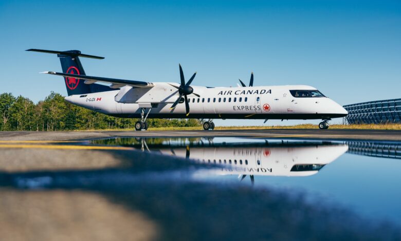 De Havilland Dash 8-400 aircraft