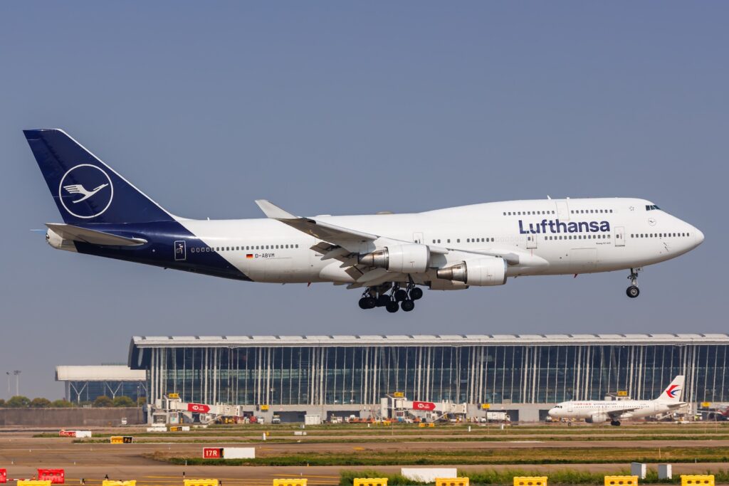 Lufthansa Selling Pair of 747-8s, Retire Two 747-400s