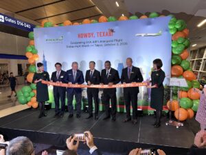 Ribbon cutting for EVA's first passenger flight to Dallas/Fort Worth
