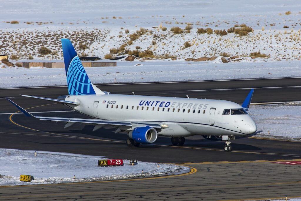 SkyWest E175