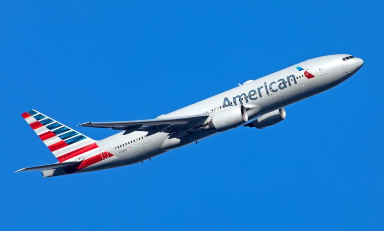 An American Boeing 777-200
