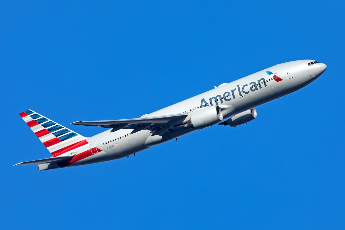 An American Boeing 777-200