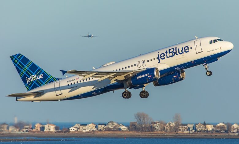 A JetBlue Airbus A320