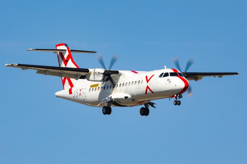 JSX's first ATR 42 on approach to Dallas Love Field