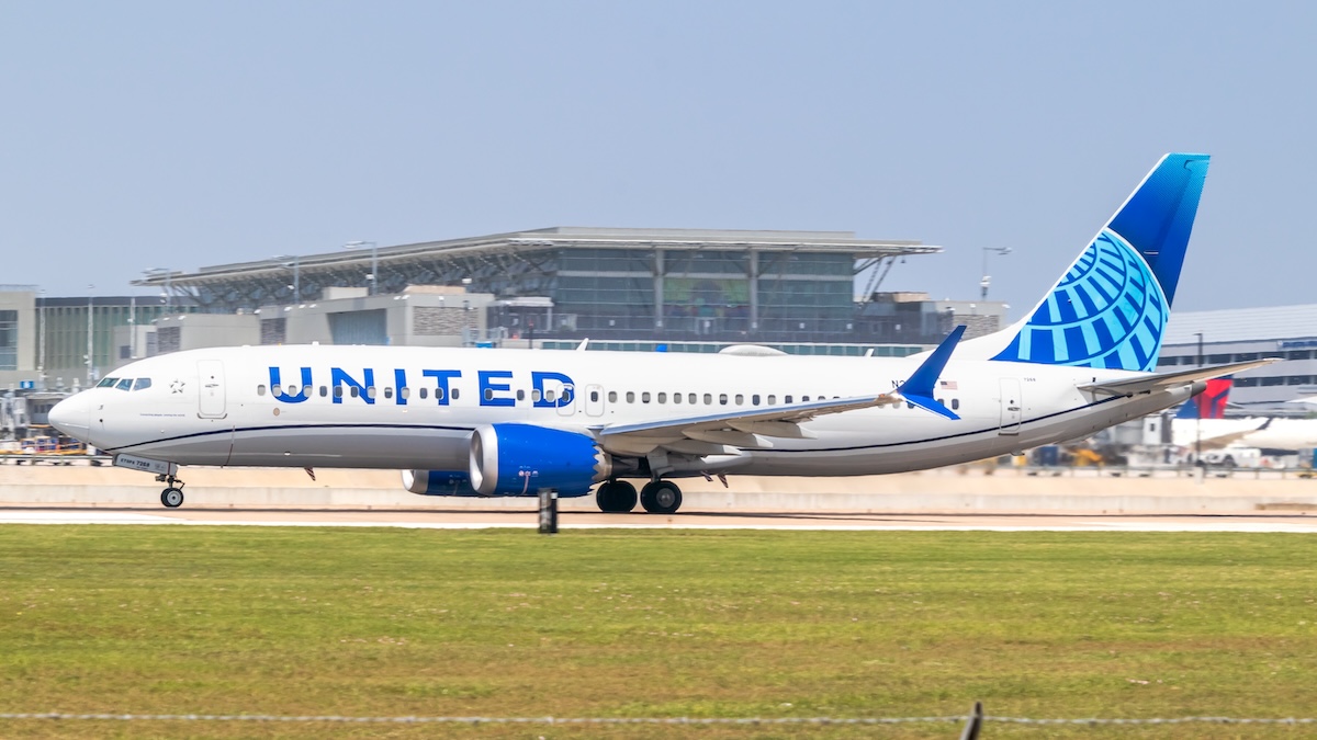 United 737 MAX 8