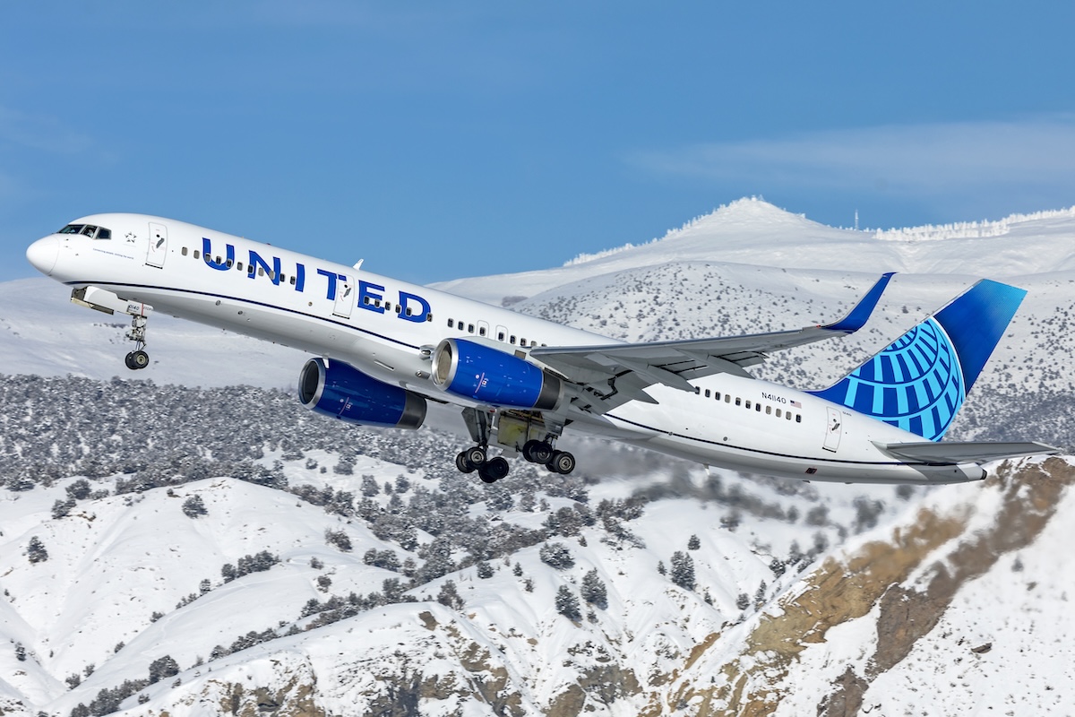 A United 757-200