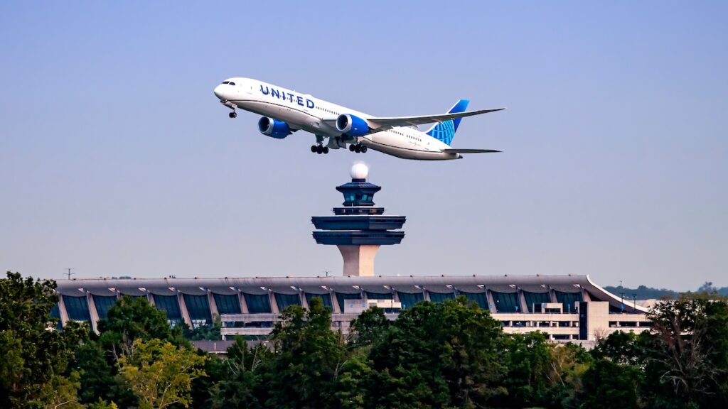 A United Boeing 787 at Washington Dulles