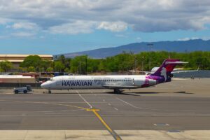 A Hawaiian Boeing 717