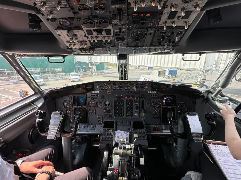 La cabina de un Boeing 737-500 de North Airlines.